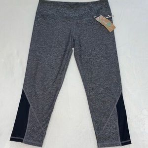 NWT Scorpio Sol Capri Leggings.